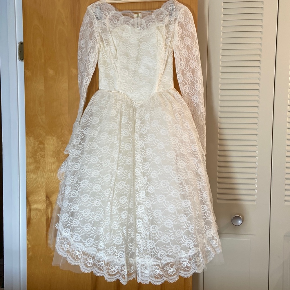 VTG off white lace & tulle 1950’s wedding dress